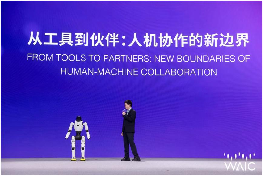 智元机器人灵渠 OS ，改写具身智能产业生态
当 Windows 和安卓定义了交