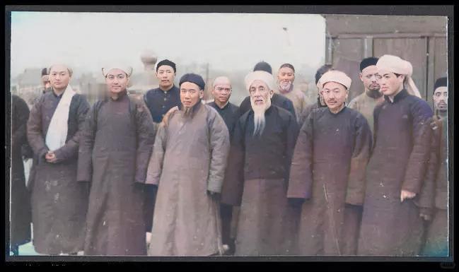 19世纪清朝同治年间，西北爆发了回民大规模叛乱，白彦虎战败后率残部逃亡中亚，最终
