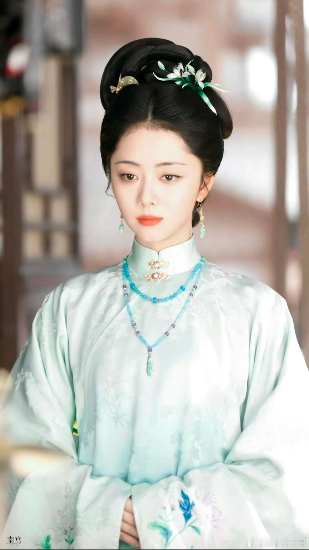 谭松韵说第一次演到80岁采访里谭松韵聊起许兰香，坦言这是自己第一次演到80岁。角