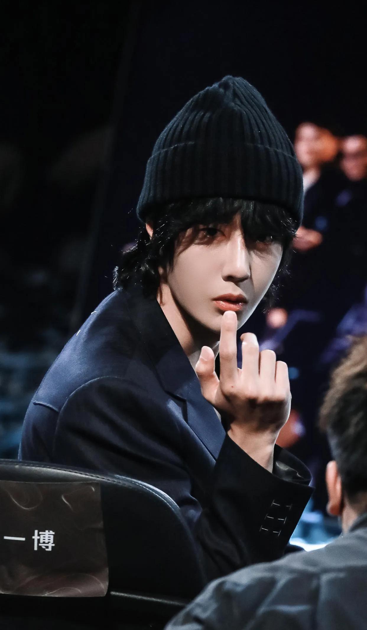 王一博也太好看了吧，怎么做到又奶又A的啊！真是“行走的时尚王”,
荷尔蒙的别样魅