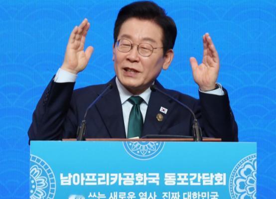 韩国总统李在明首次就“高市早苗涉台错误言论”表态，根据韩国《东亚日报》的11月2