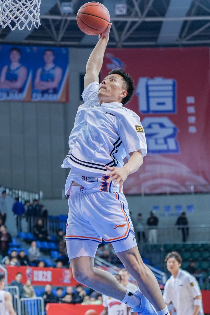 李弘权（上海久事）首次入选国家队，期待明晚的表现