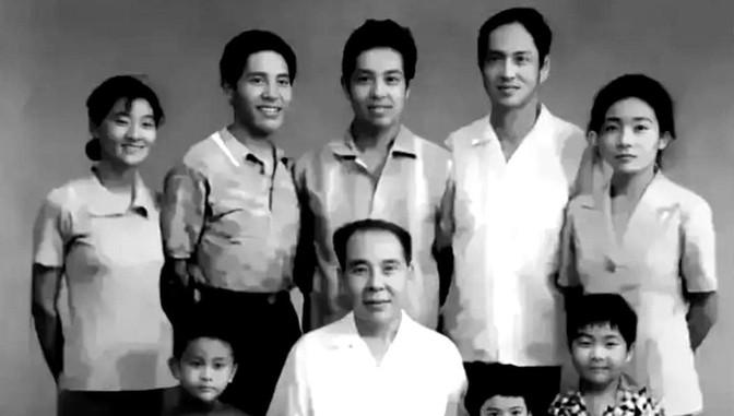 1981年，青岛市台西医院住了1位老干部——黄成，他的儿子、儿媳在身边照顾。几个