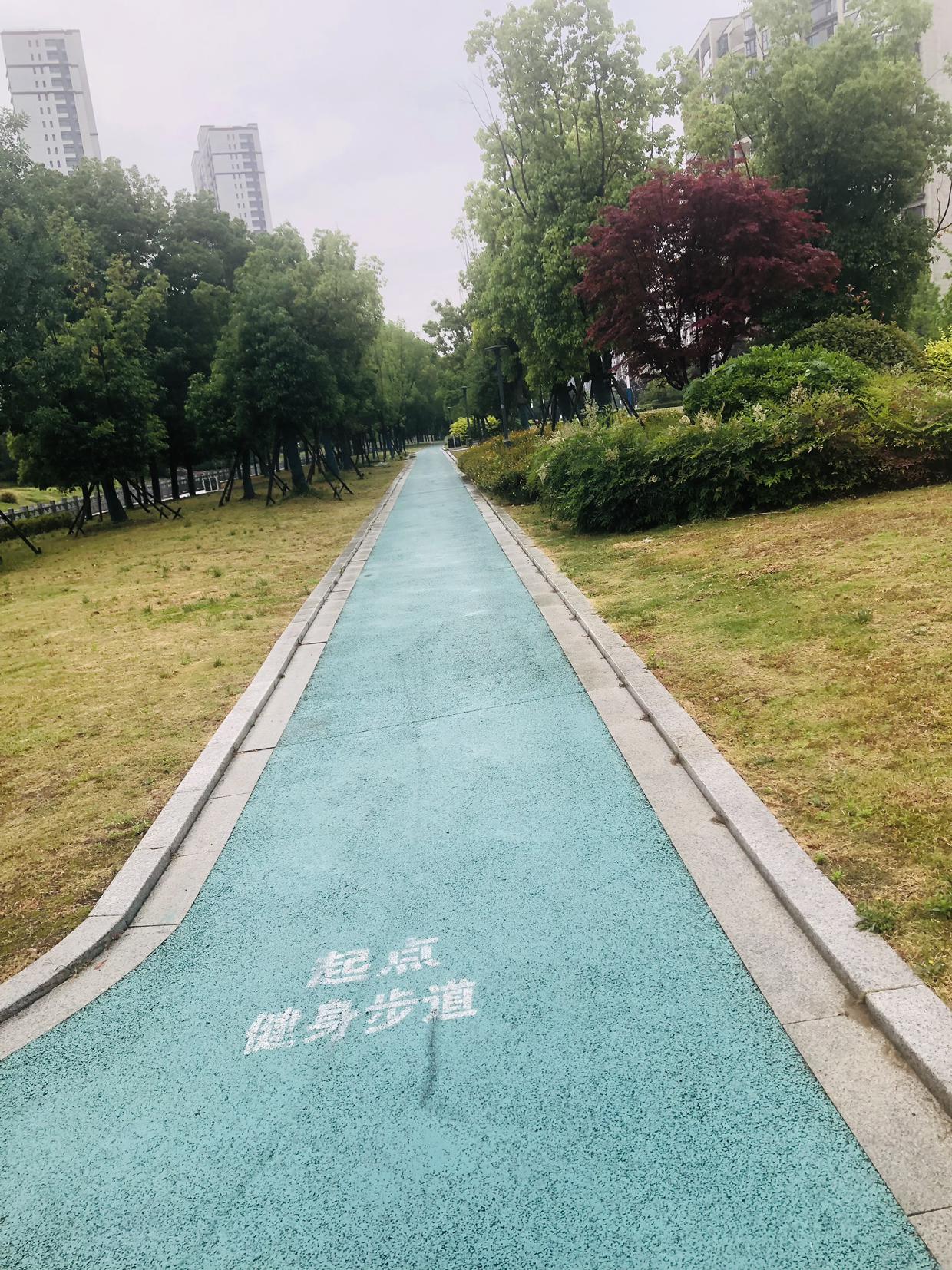 我的今日状态：😁轻松愉快
我这里的天气：🌤️多云
常州今日小雨转多云，温度刚