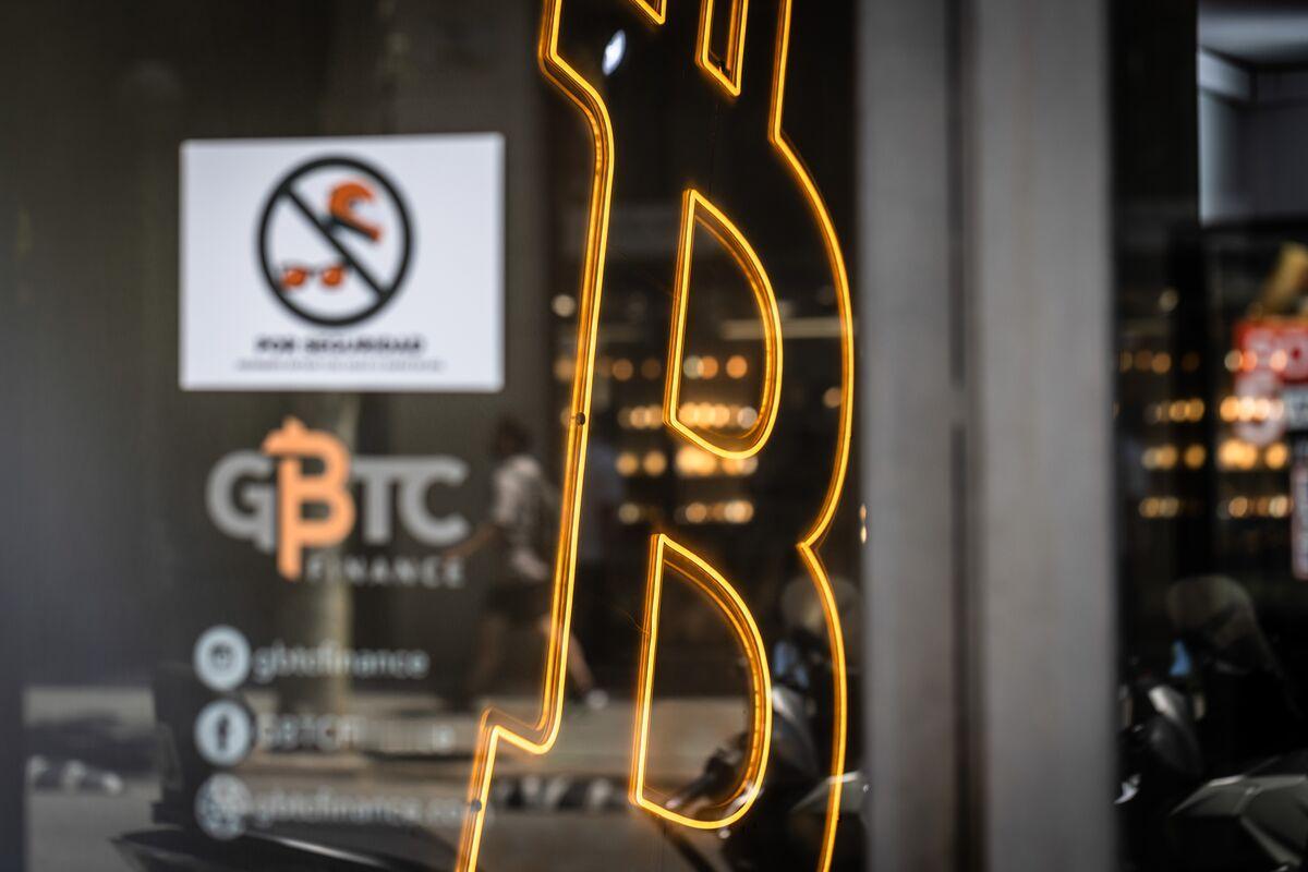 比特币遭长期持有者抛售450亿美元重挫