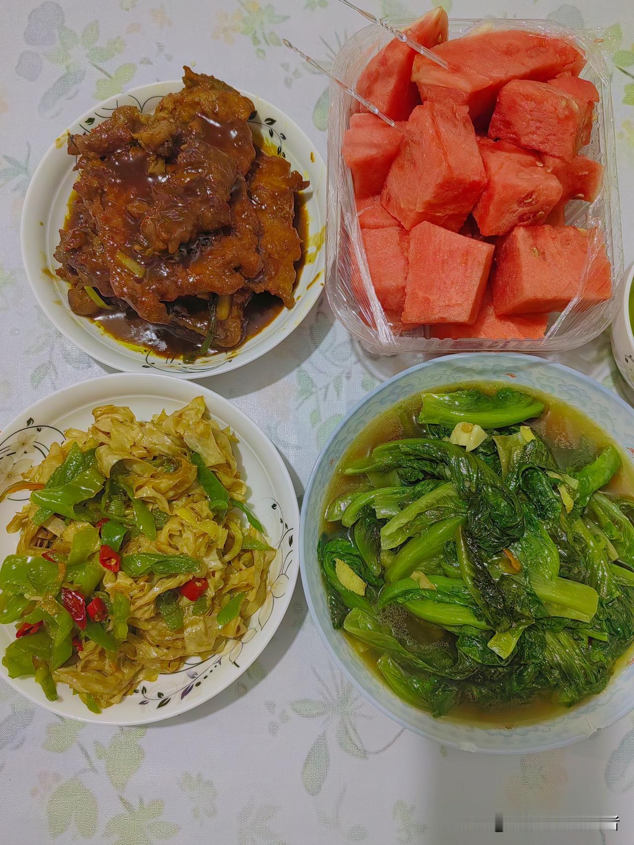 孩子上学那么辛苦，我能做的就是每天给他做一点好吃的。爱吃的小孩吃到美食就开心了 