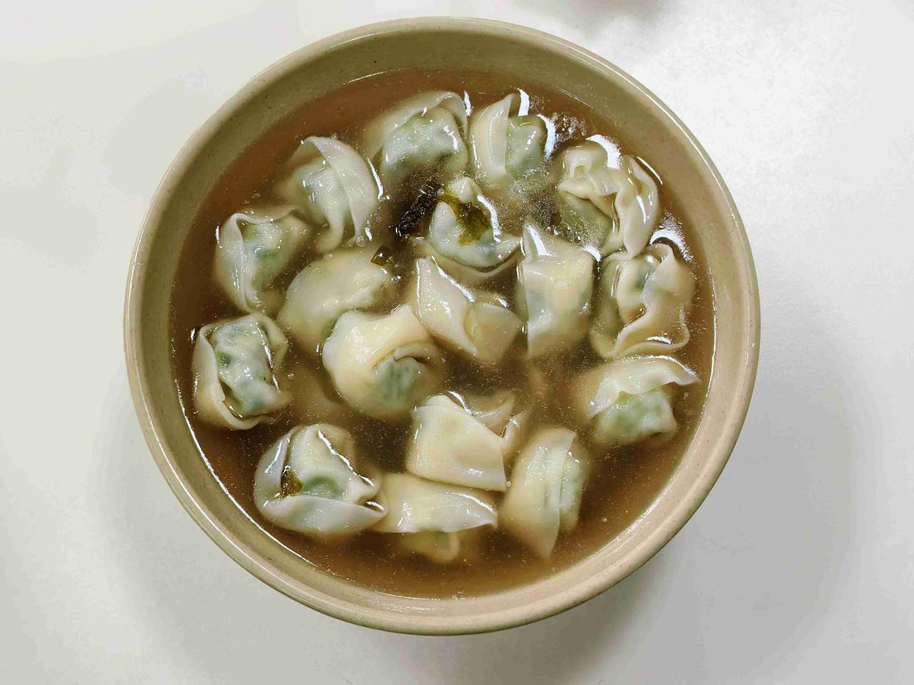八九不离“食”～
不要问我，
为什么吃这么多，
心里装的苦，
胃里总得装点甜。
