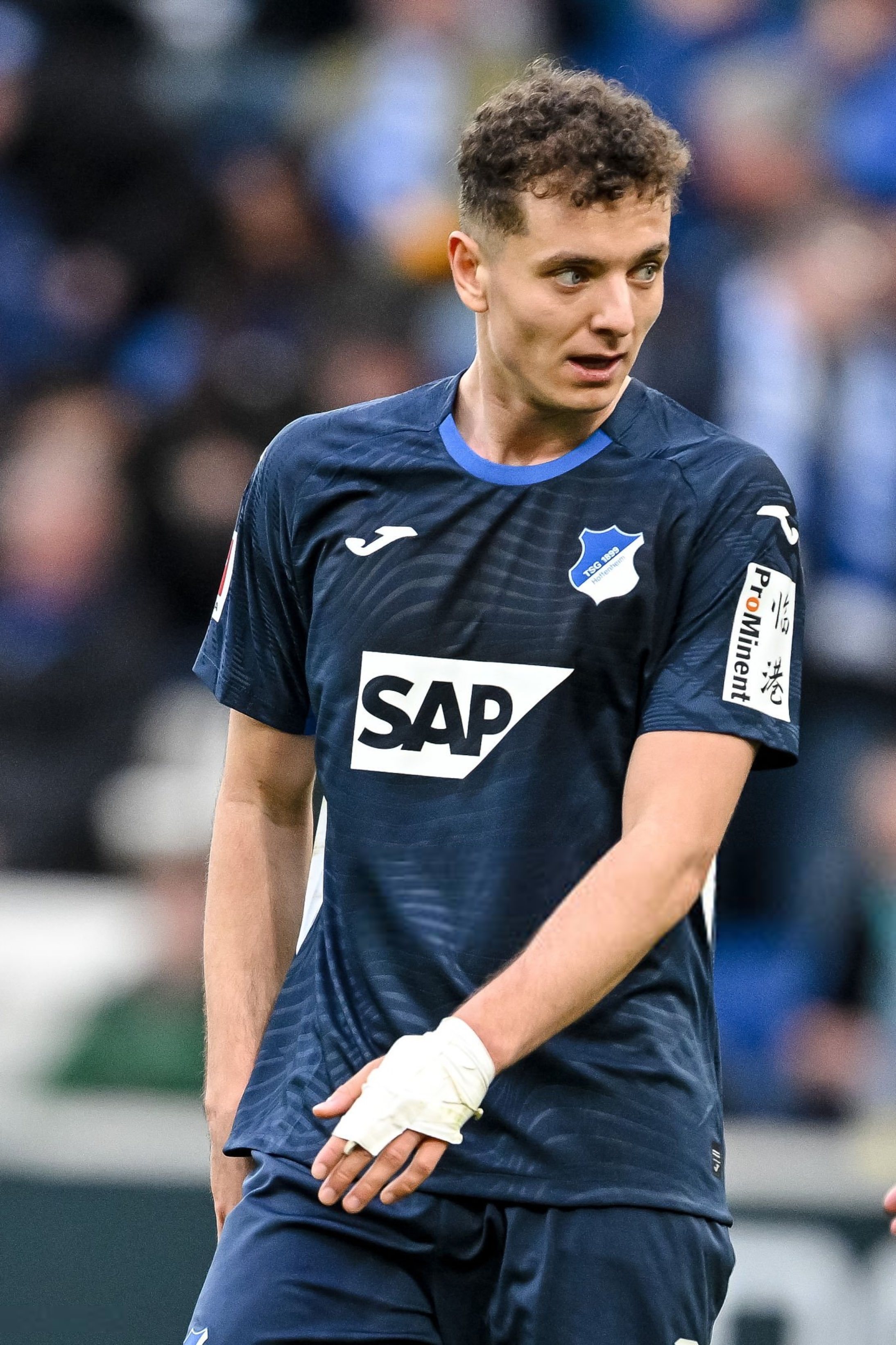 每体：巴塞罗那向霍芬海姆询问阿斯拉尼的转会费🚨🔴巴萨至死不渝红蓝魂