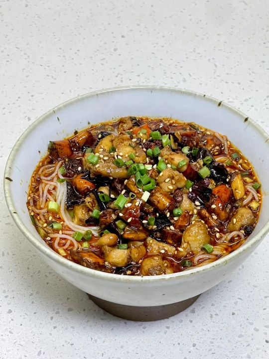 辣子鸡米线也太绝了吧，附详细做法～