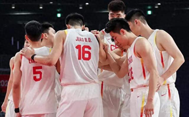 99-61！男篮狂胜38分，6人得分上双，郭士强喜笑颜开，冠军有戏了
