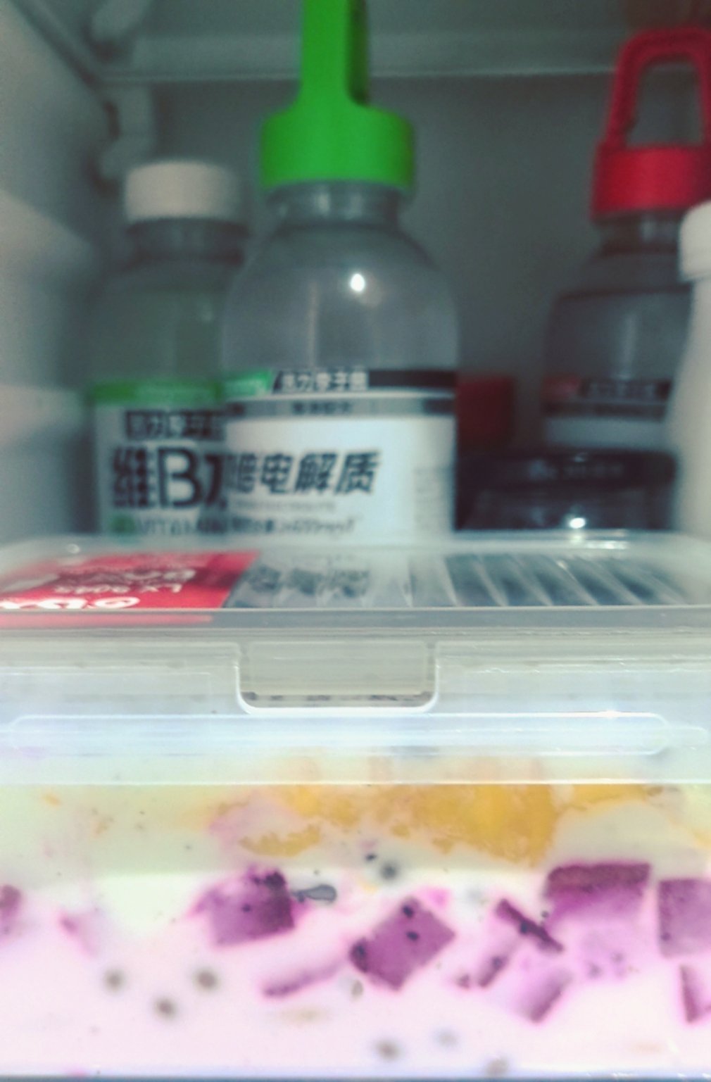 用纯享➕饼干➕水果➕奥利奥碎做了个简易版的提拉米苏，冷藏一晚，明早看看成果咋样