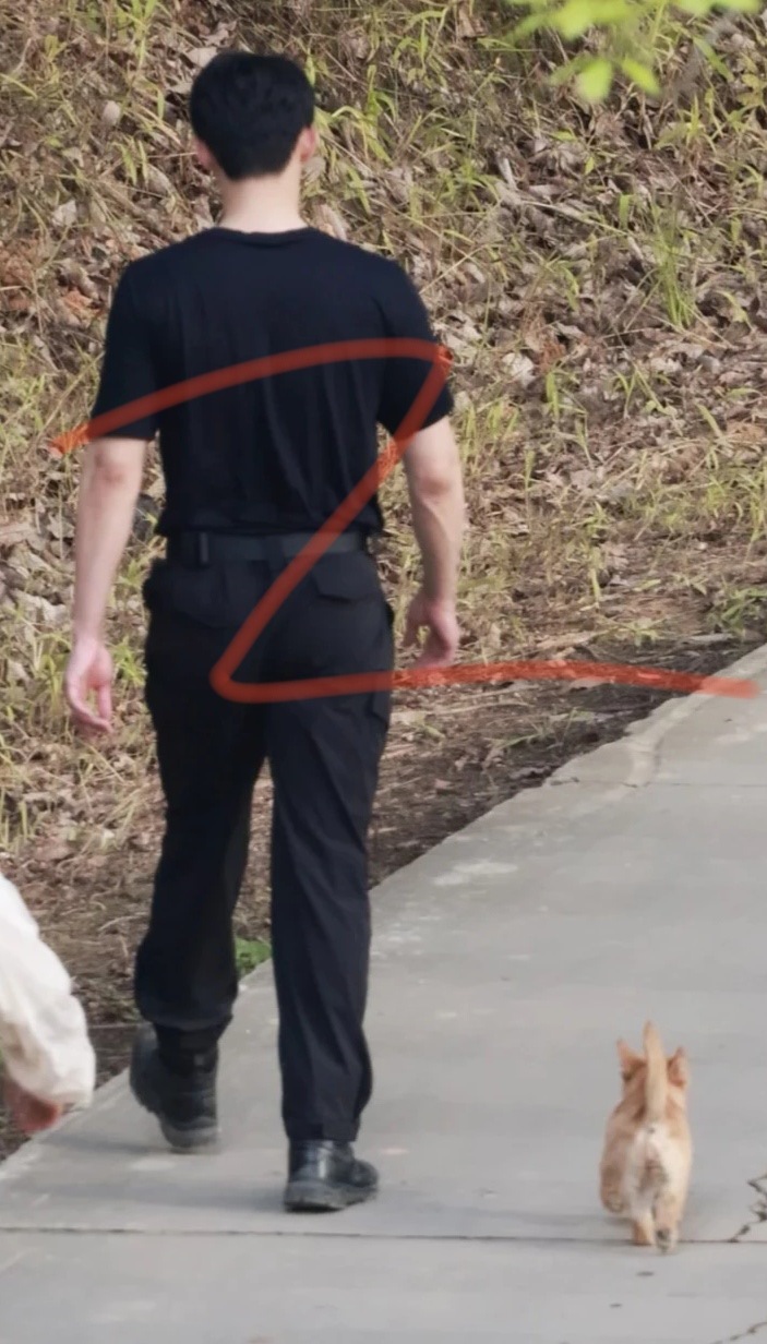 又带女鹅出来玩啦～大狗小狗我摸摸🫳 