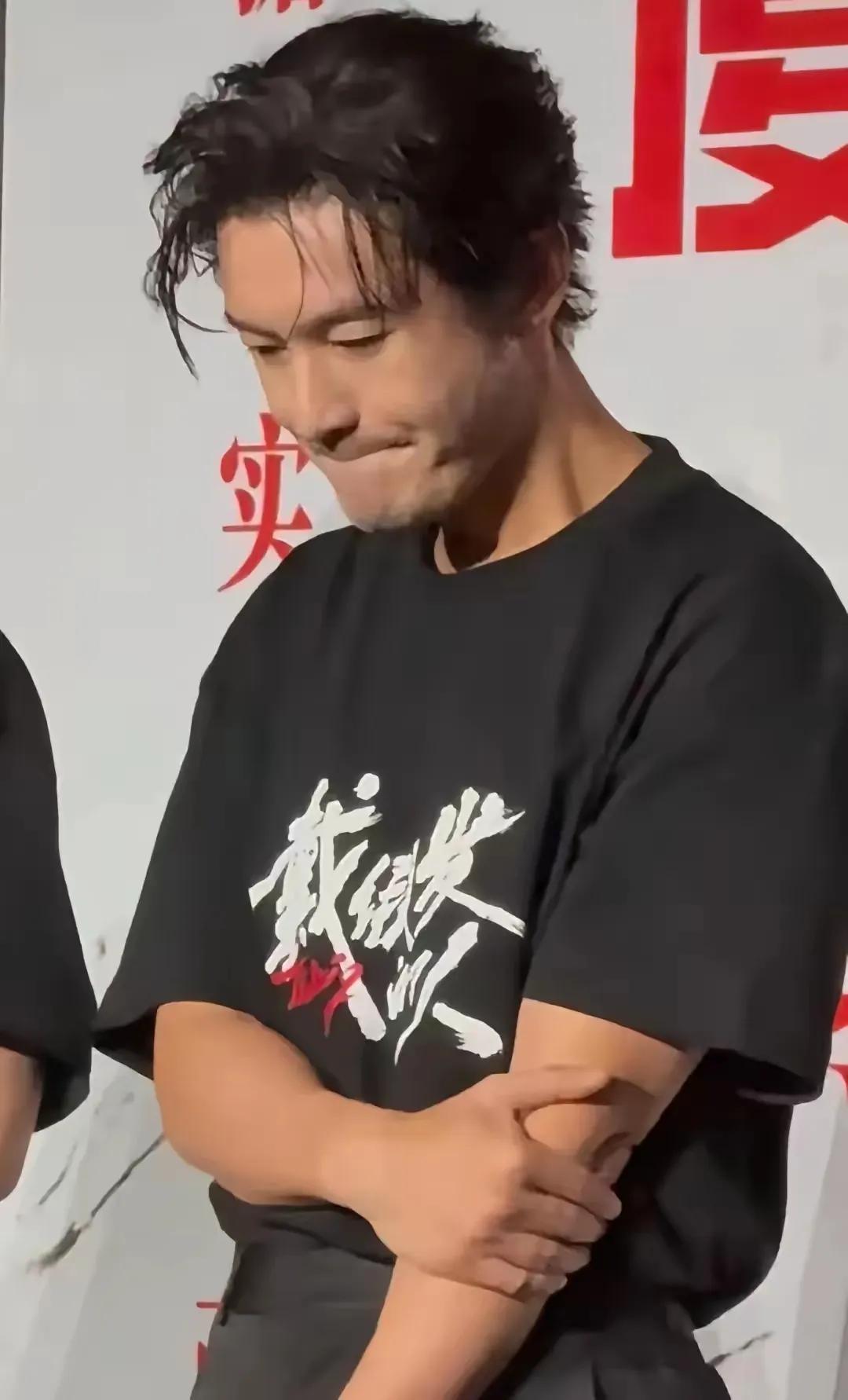 黄晓明到现在知道怕了。这个年近50的大哥体会到网络的力量了。叶柯的作死给黄晓明带