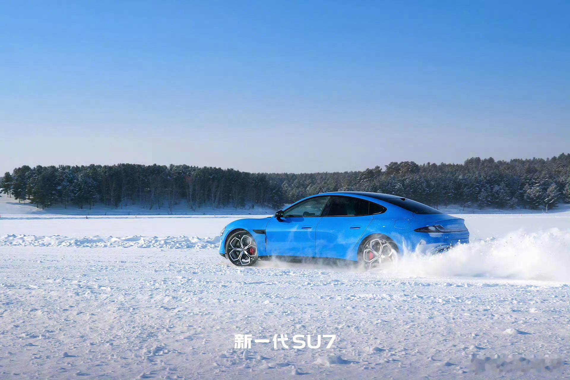 新一代小米SU7，在底盘上有升级，这个卡布里蓝配色也挺好看，小米在做配色这块也是