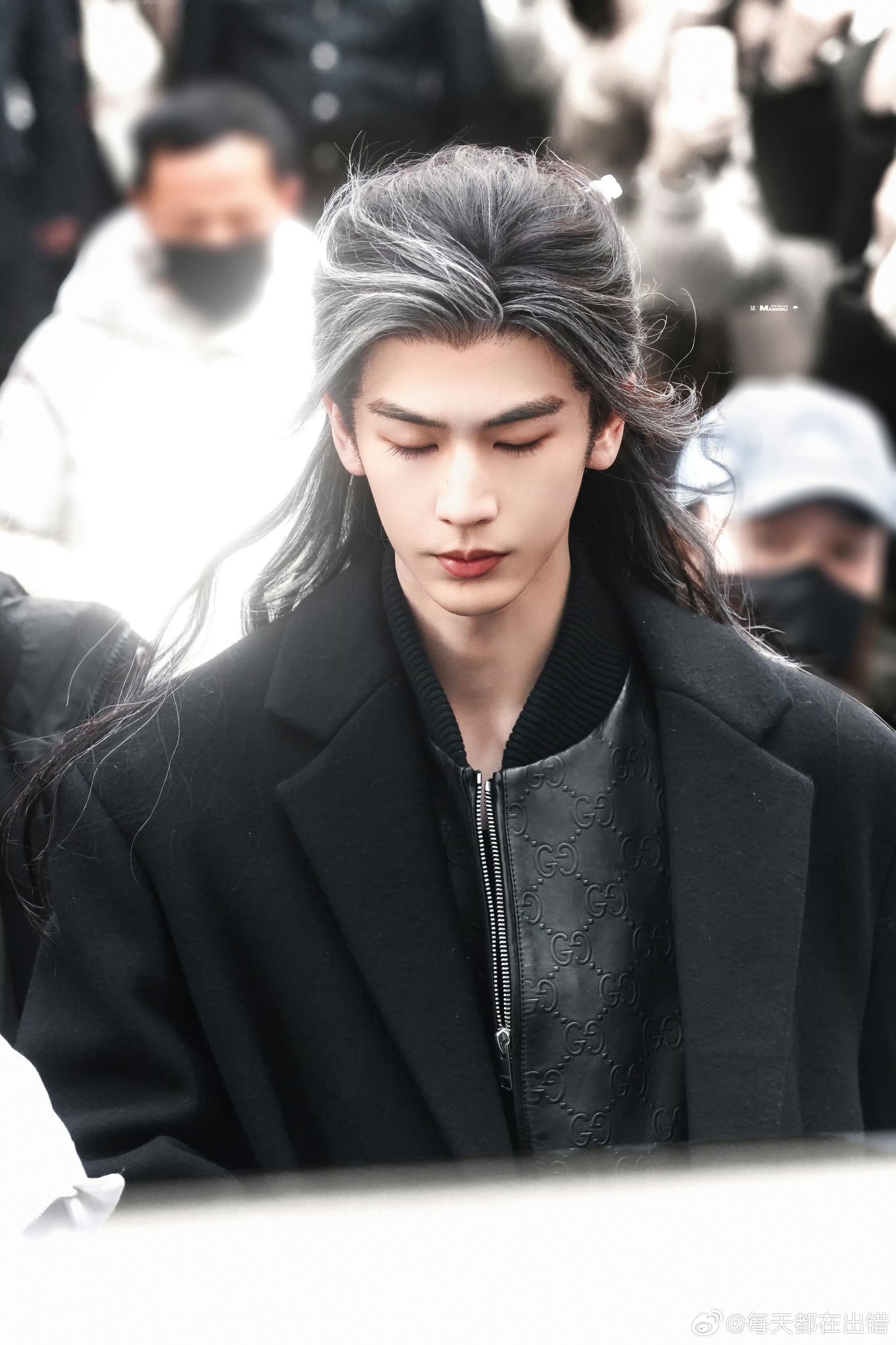 张凌赫今天归鸾白发有杨过那味儿了 