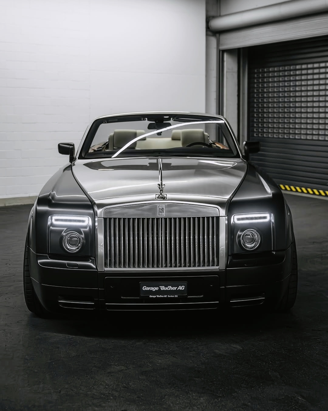 Rolls-Royce Phantom Drophead奢华方面，还得是劳斯莱斯
