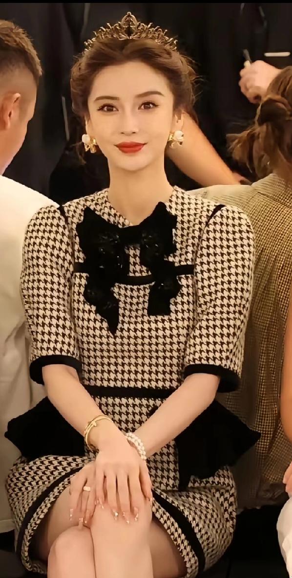 想不明白黄晓明怎么舍得离婚？

拥有这样的娇妻
要美貌——有
身材——有
挣钱能
