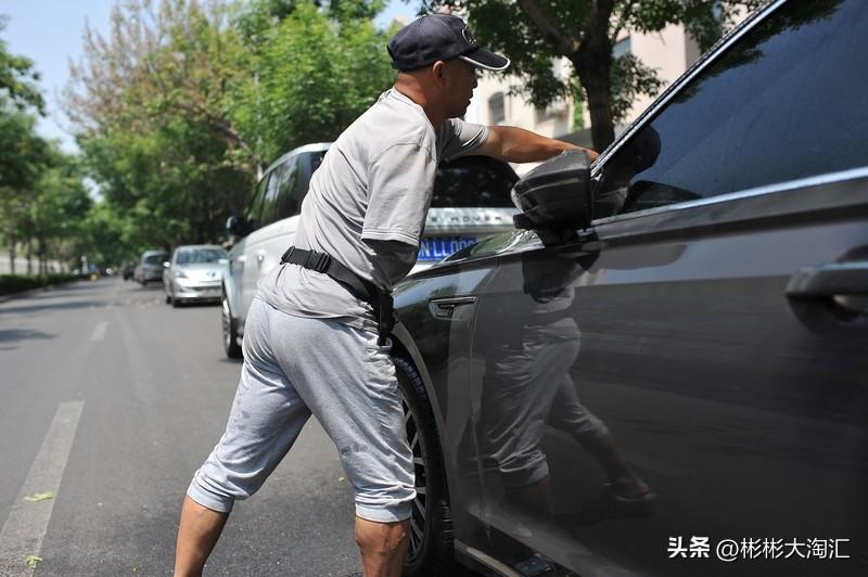 没钱的时候好好干活能不能发财，这还真不好说。有人靠好好干活发了财，比如那些在工厂