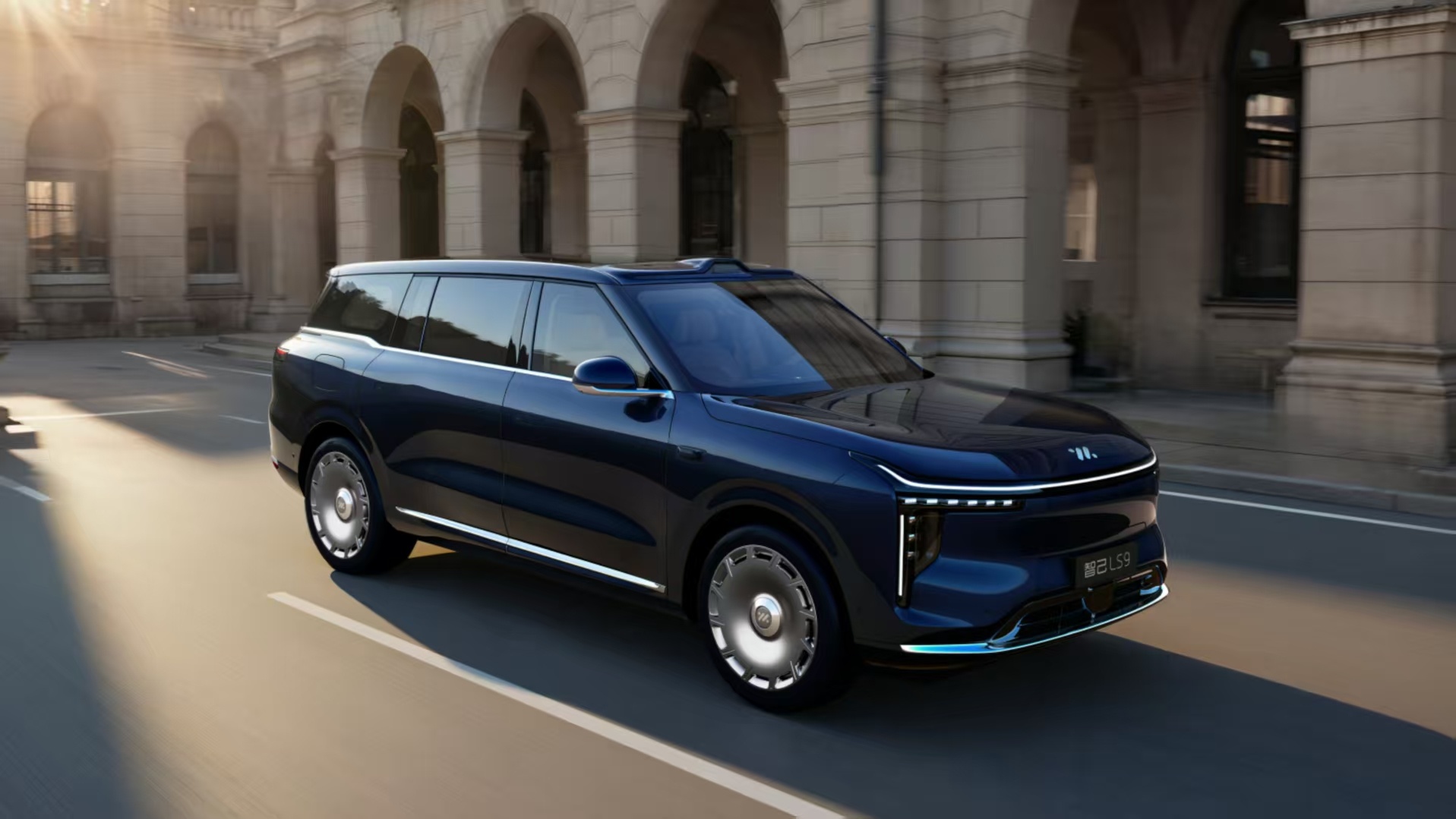 今晚预售的智己LS9我替大家去看过了，作为智己的旗舰SUV，LS9真正做到了“既