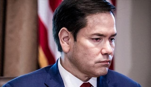见证历史！美国国务卿鲁比奥傻眼了，堂堂美国外交一把手，竟连中国签证都拿不到，北京