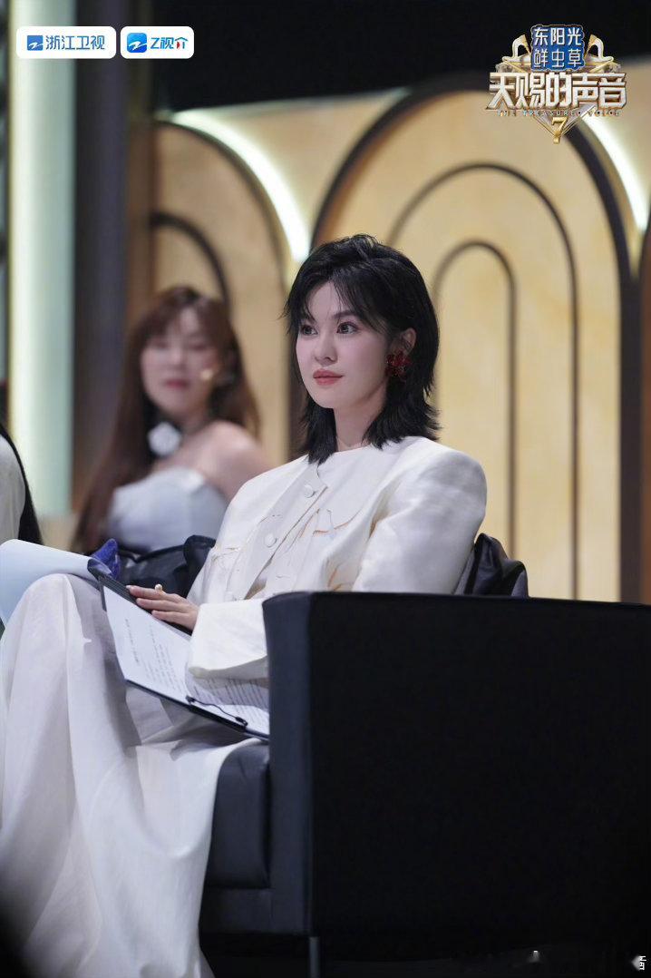 郁可唯金晨半壶纱口碑郁可唯金晨合作舞台播出后口碑持续发酵，相关话题阅读量暴涨，二