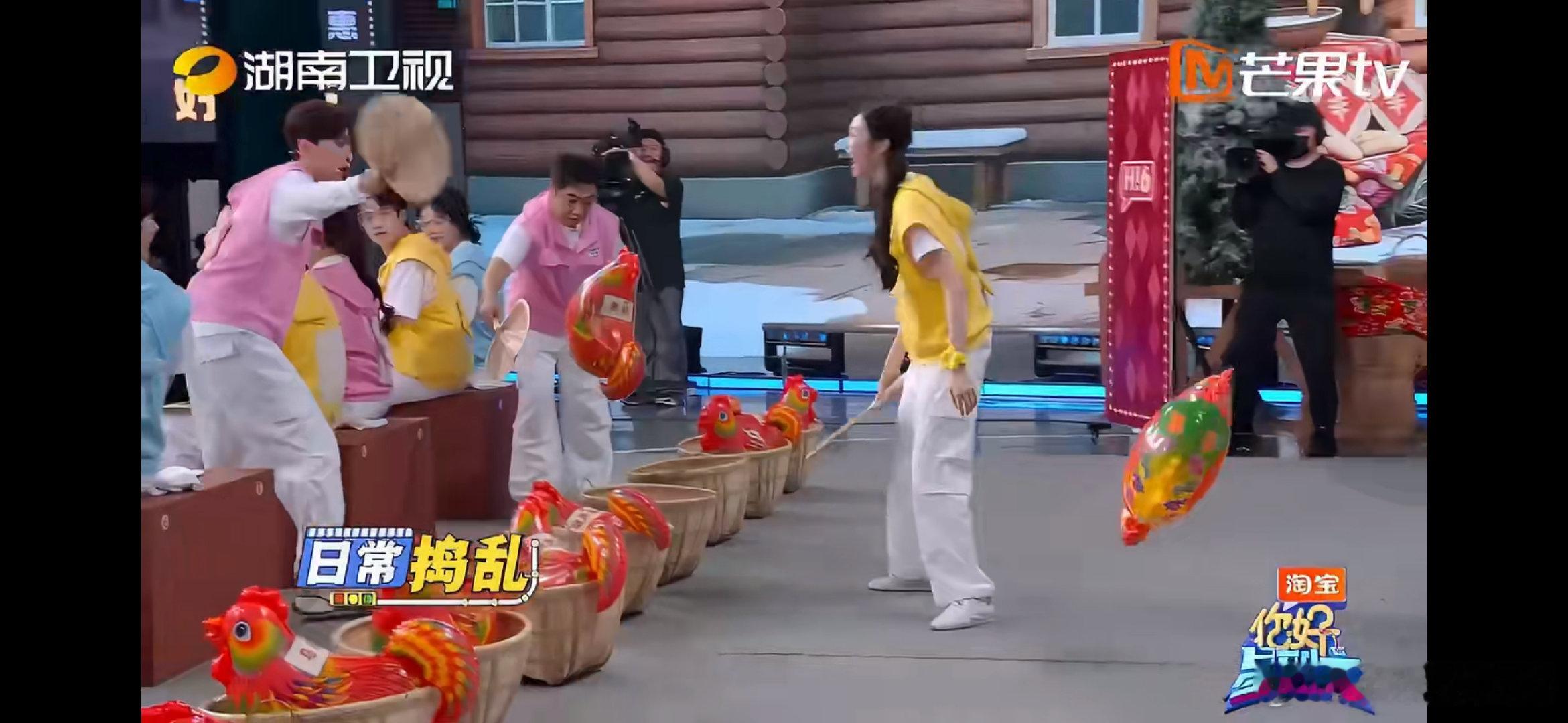 张艺凡chua地一下撞飞范丞丞 你好星期六张艺凡为抢镜头也太拼了，斗舞直接chu