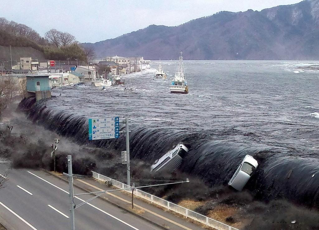 突发强震！日本岩手县近海爆发6.9级强震，最大震度达6强，房屋剧烈摇晃、餐具纷纷