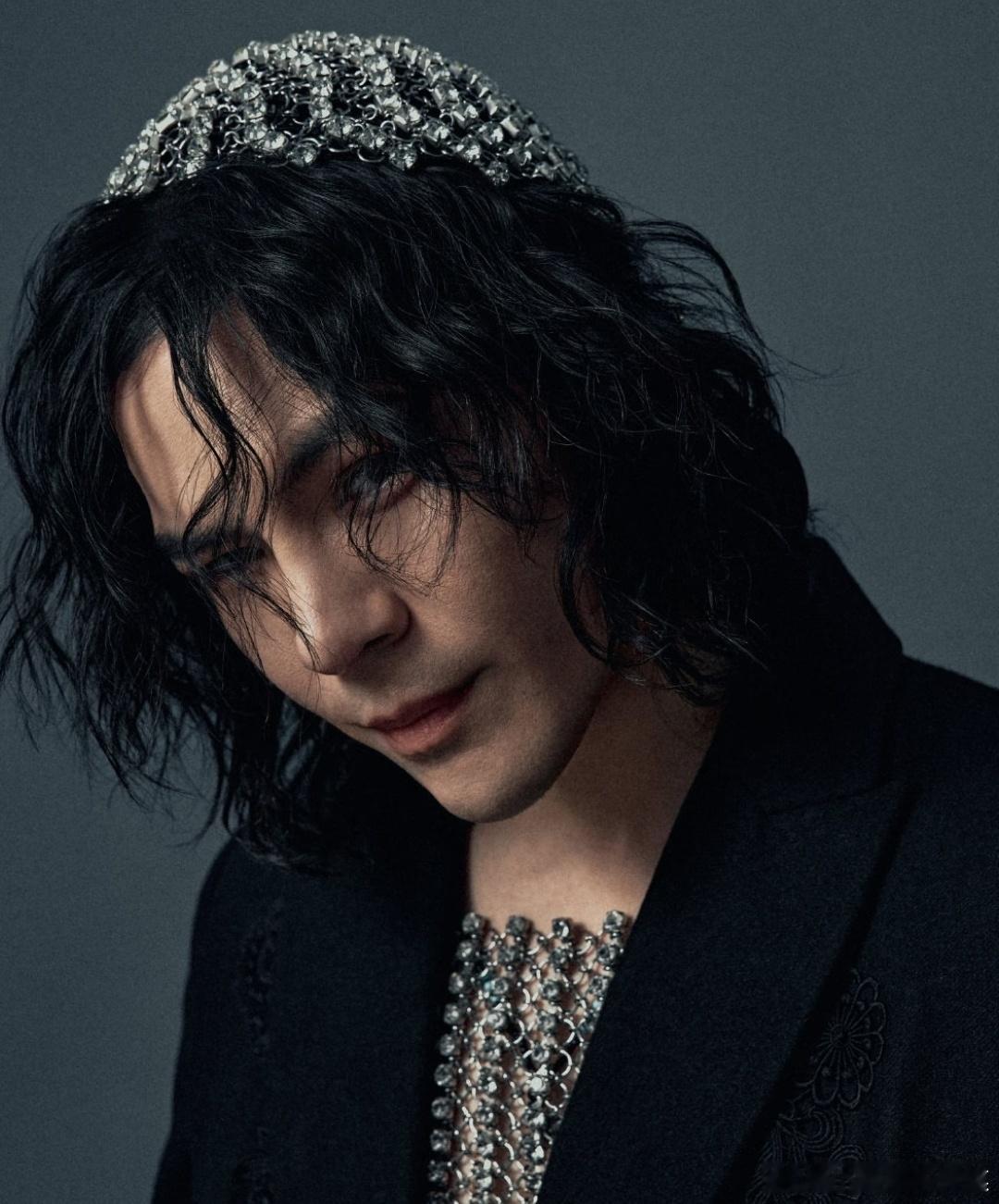 向佐喝豆汁表情管理 向佐的表情管理堪称完美，但豆汁的威力完全突破了他的防线，喝下