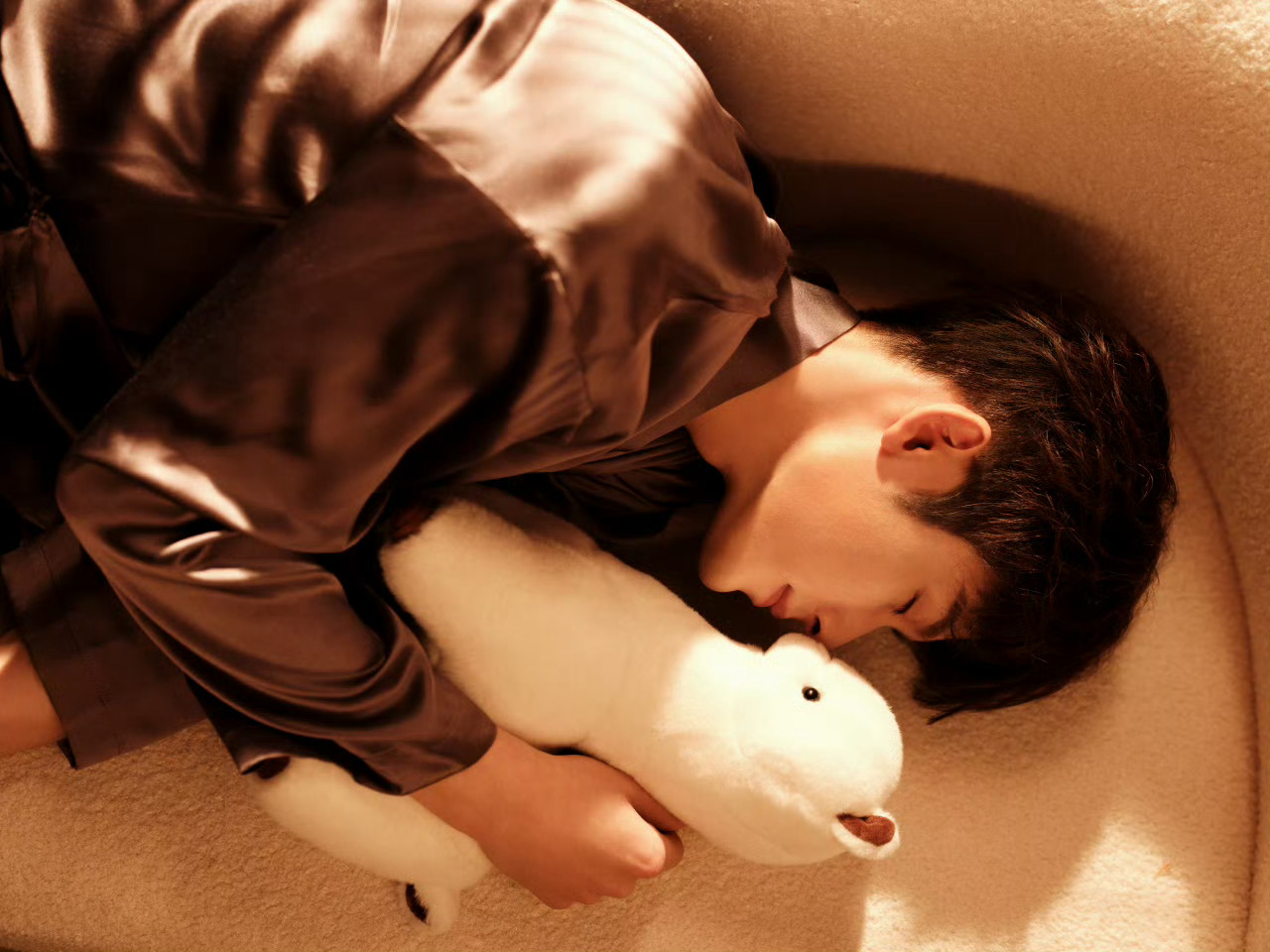 去年这个时候我在看闷骚博士和不解风情小助理的故事…… 檀健次谢却山 ‖檀健次何不