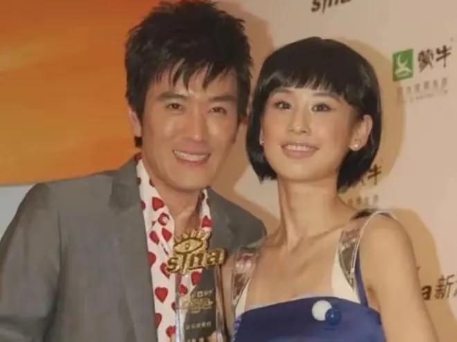 宝子们，大瓜来了，大瓜来了，黄圣依和杨子这对曾经的夫妇，最近有大动作！想当初，黄