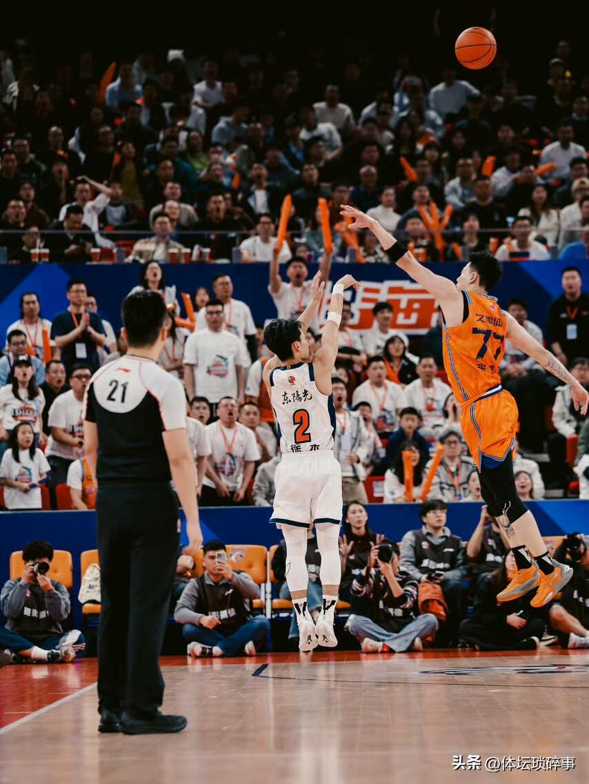 81-97，广东男篮再次被上海轻松战胜，徐杰顶住部分没素质主场球迷的嘘声和谩骂声