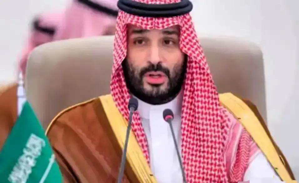 东京大会上，高市早苗直接搬出《进击的巨人》里的台词：“都给我闭嘴！把所有钱都投到