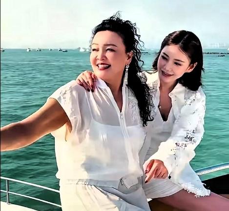 汪家喜事临近，兰姐笑意藏不住
微博上有人说，汪家好像要添人了，说的就是马筱梅和汪