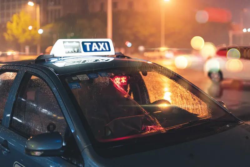 近期，行业内对于“一口价”模式展开了热议。支持者认为它有效解决了传统出租车、网约