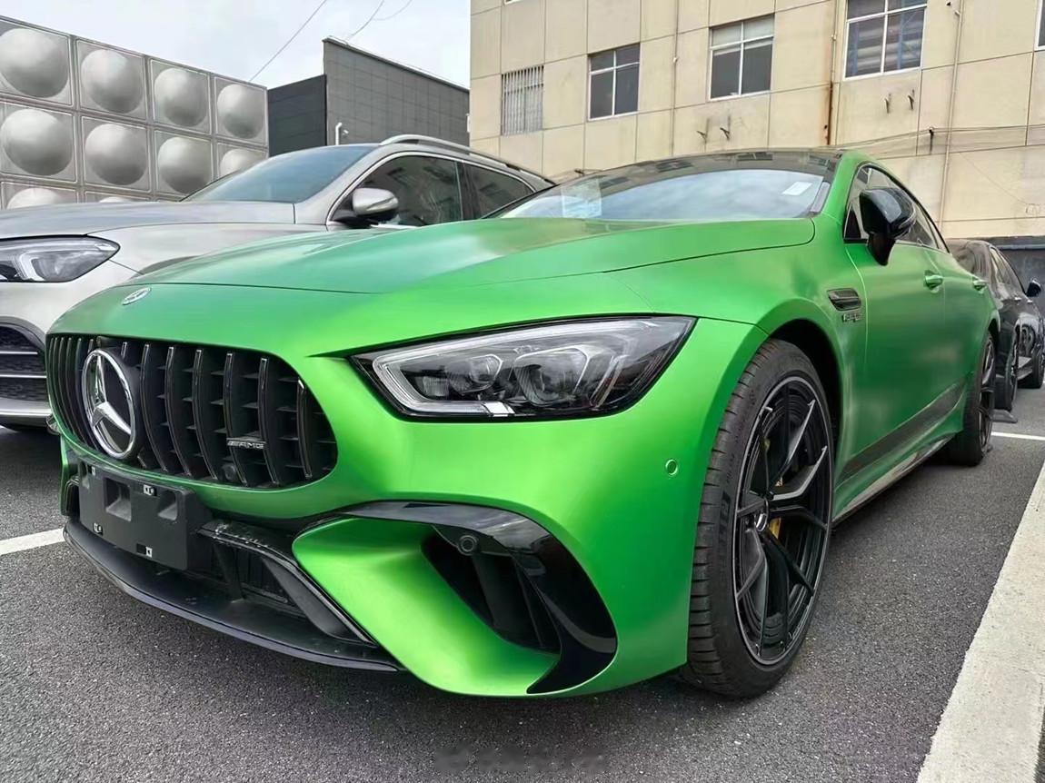 奔驰 AMG GT63S现在新车车源极少可以说是卖一台少一台我这儿也就剩下面这两