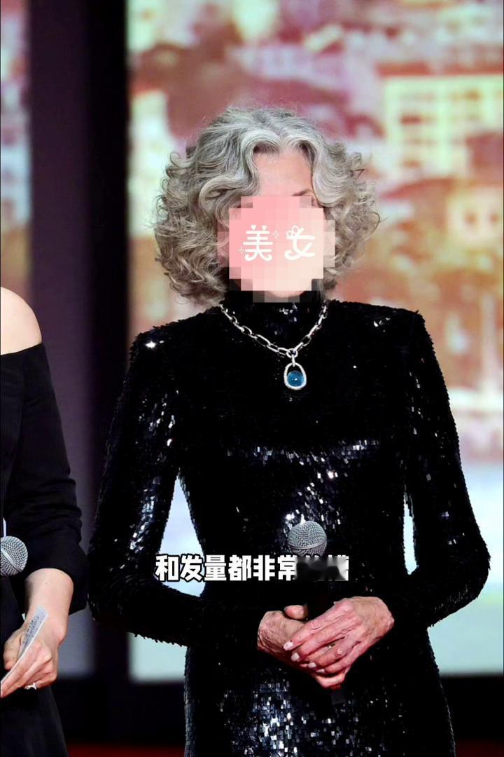 戛纳电影节红毯穿搭造型盘点(三)。
·88岁的简方达出现在戛纳电影节上，整体的形