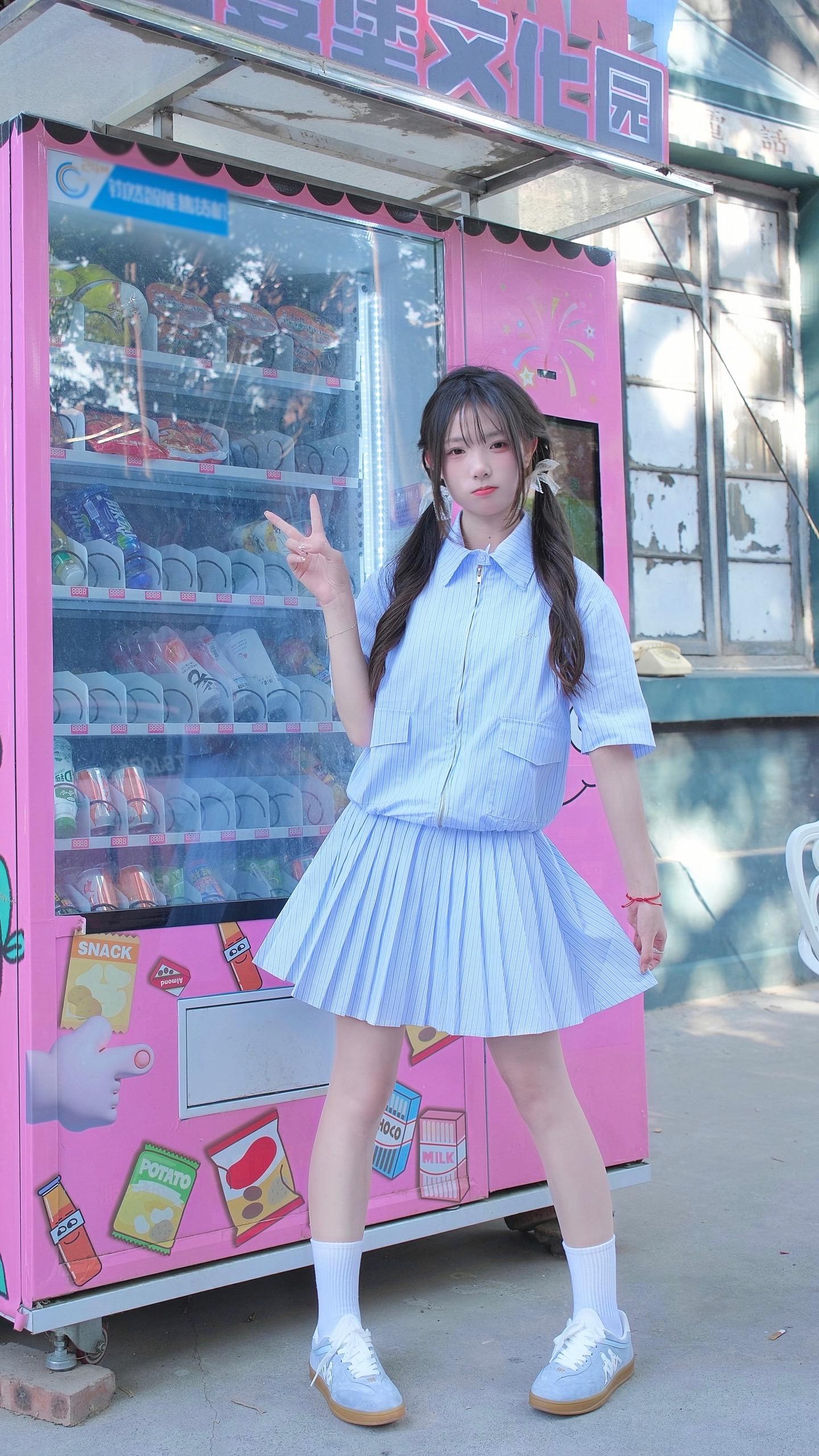 妹子你摸摸我的衣服 看看我是不是做你宝宝的料