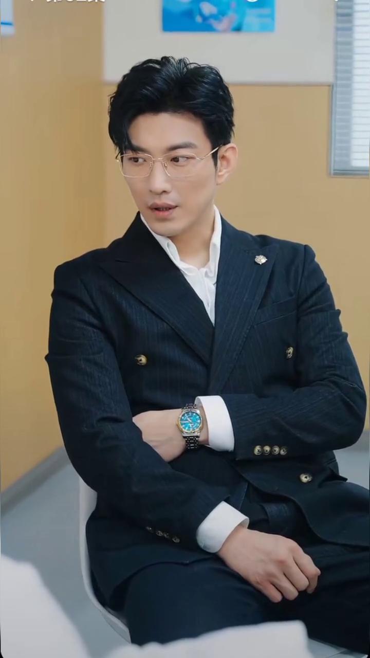 你睡这儿吧。这样怪物来了就会先吃陆祈年。