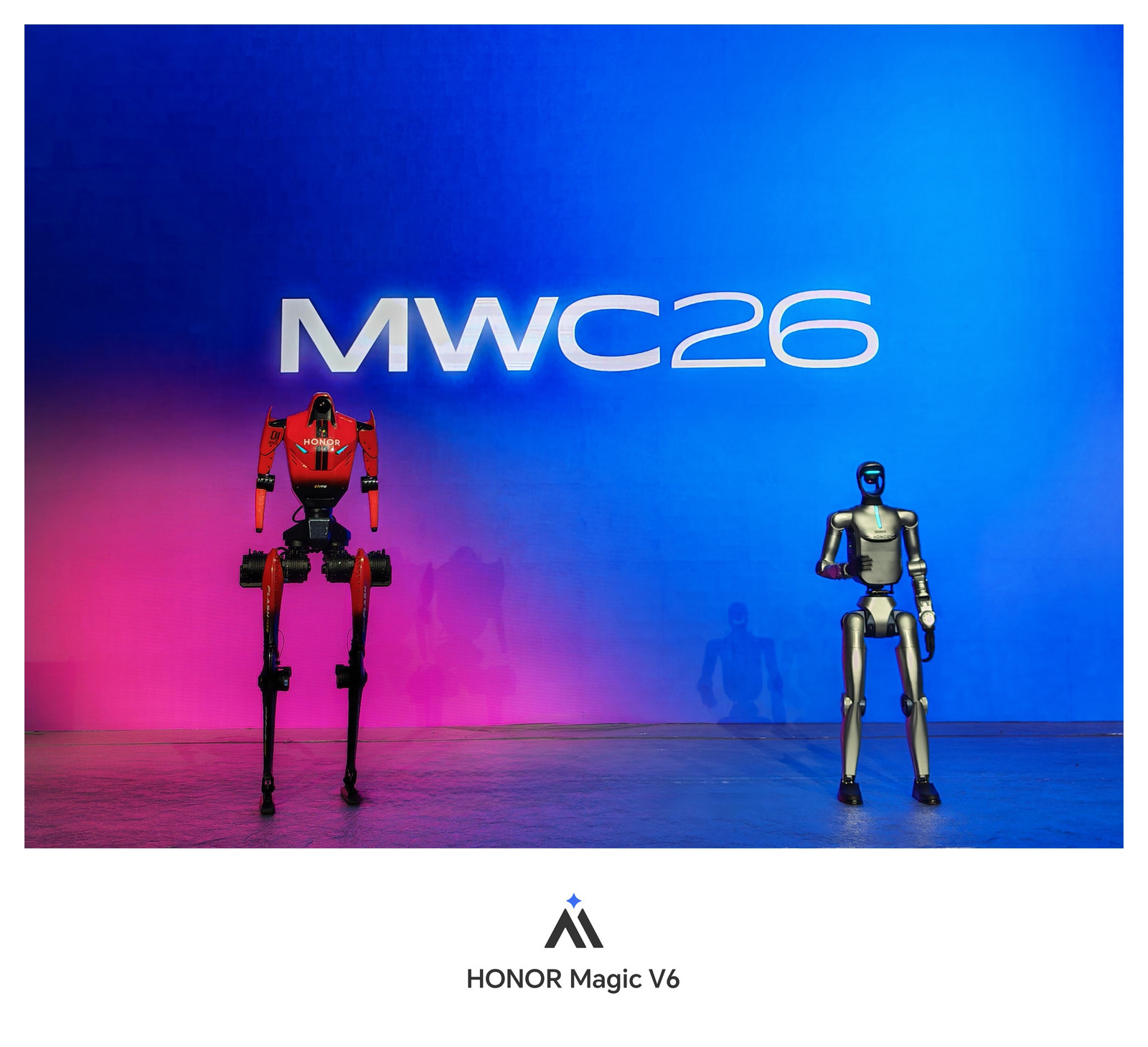 机器人搭档人类主持反差感拉满荣耀机器人MWC26上海MWC26上海开幕式，荣耀展