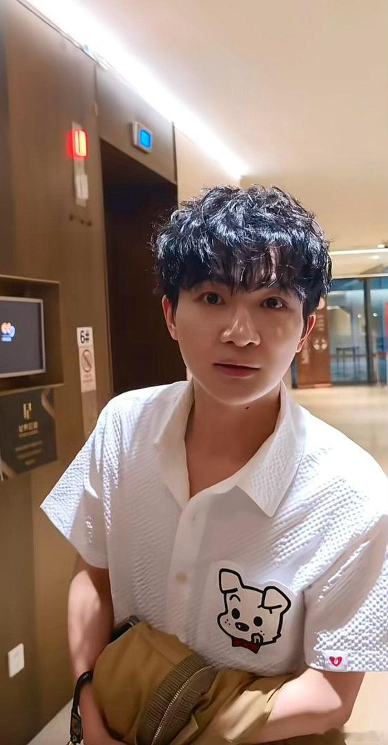 生活手记周深 小卷毛可爱可爱永远真诚温暖的深深 