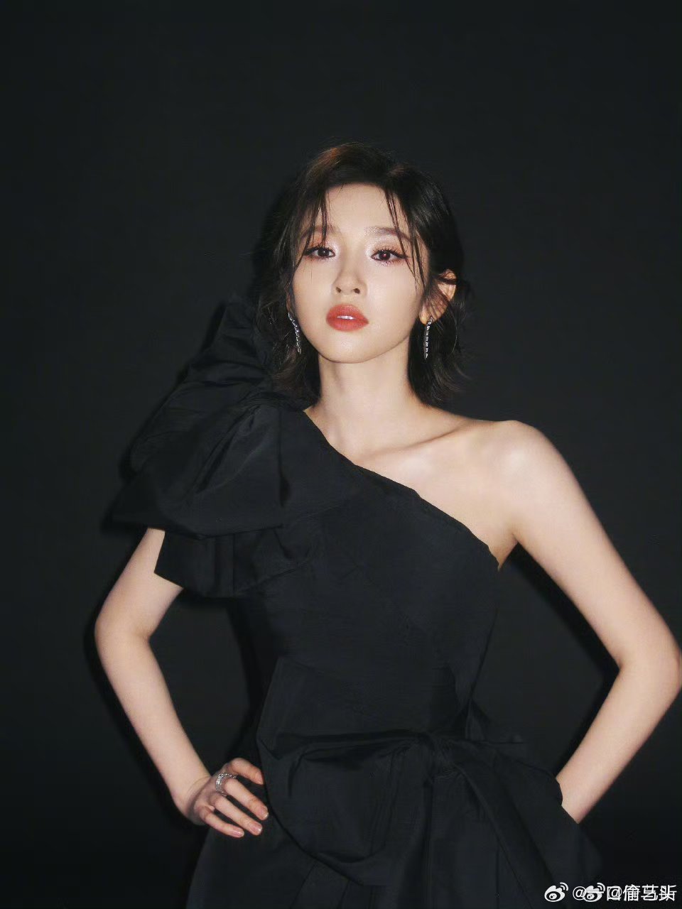 陶昕然唐艺昕坐在一起安陵容和祺贵人同框，当场玩梗互怼，宝娟我的嗓子直接上线，剧里