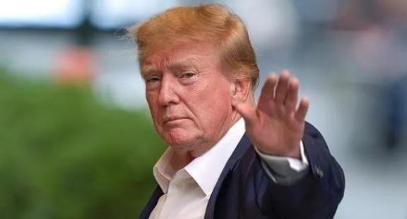 特朗普曾再次通告全球：台湾问题是中国自己的问题， 美国尊重中国的任何一个举动，中