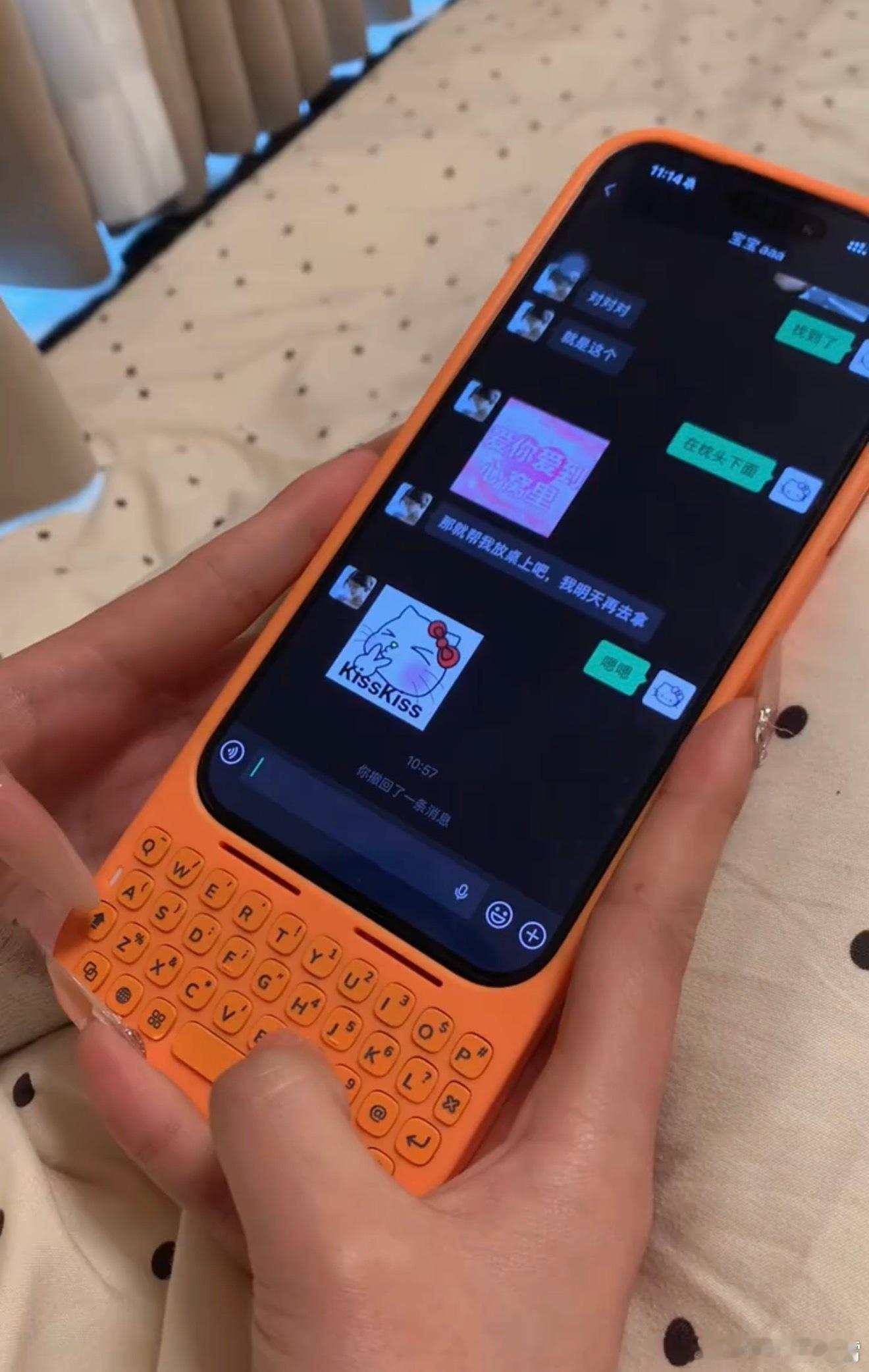 爱用26键的人有福了给iPhone套个实体键盘就可以实现物理26键打字，我寻思这