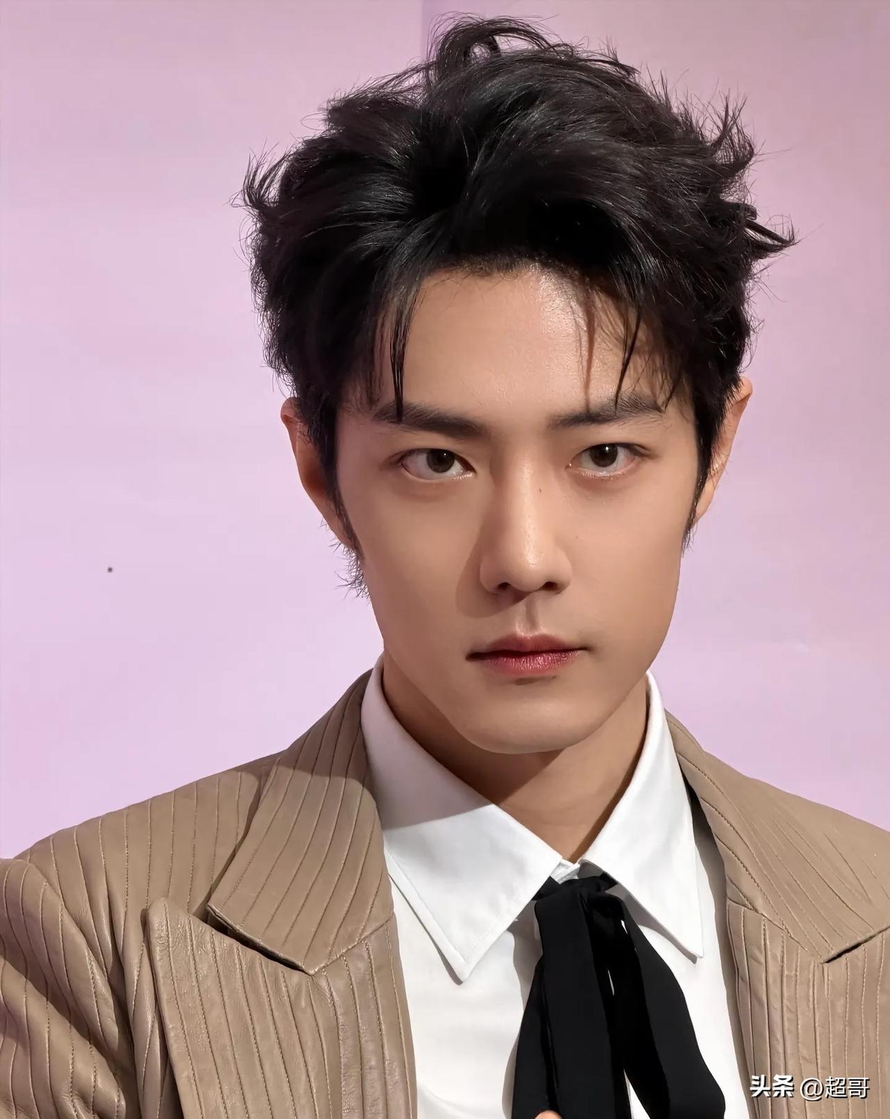 杀疯了！肖战蝴蝶结造型，品质盛典生图直出封神
2026电视剧品质盛典，肖战一出场