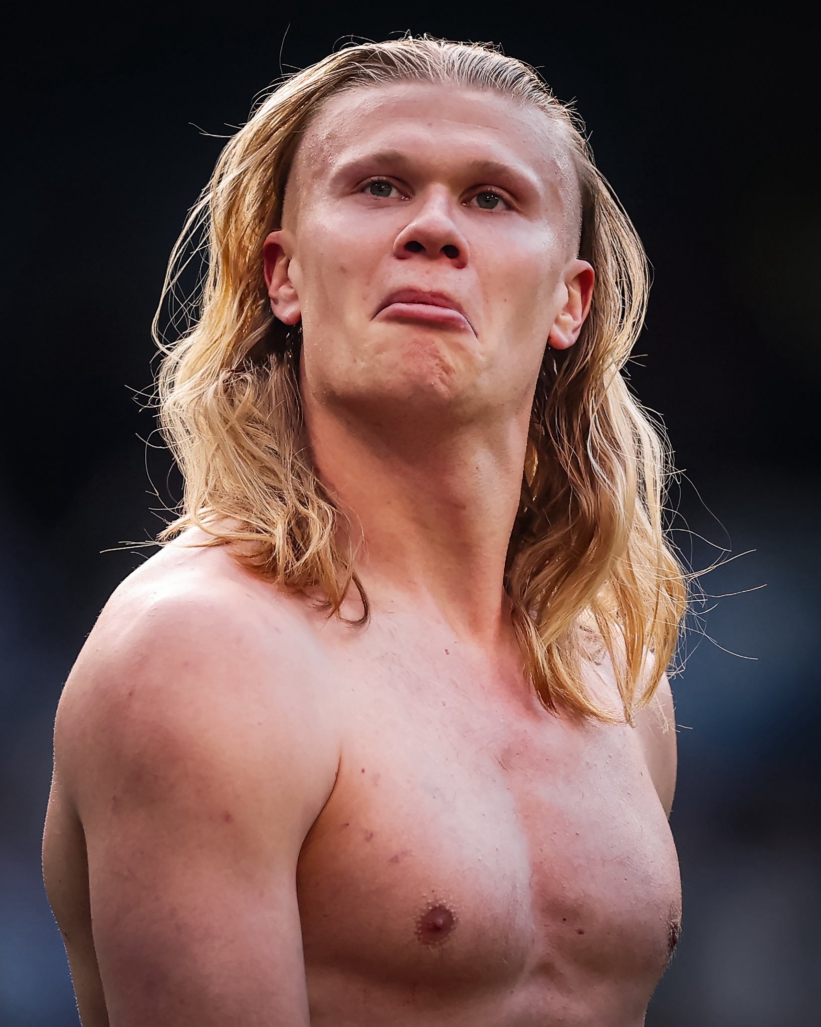 唉我去，流出的鼻血又吸回去了