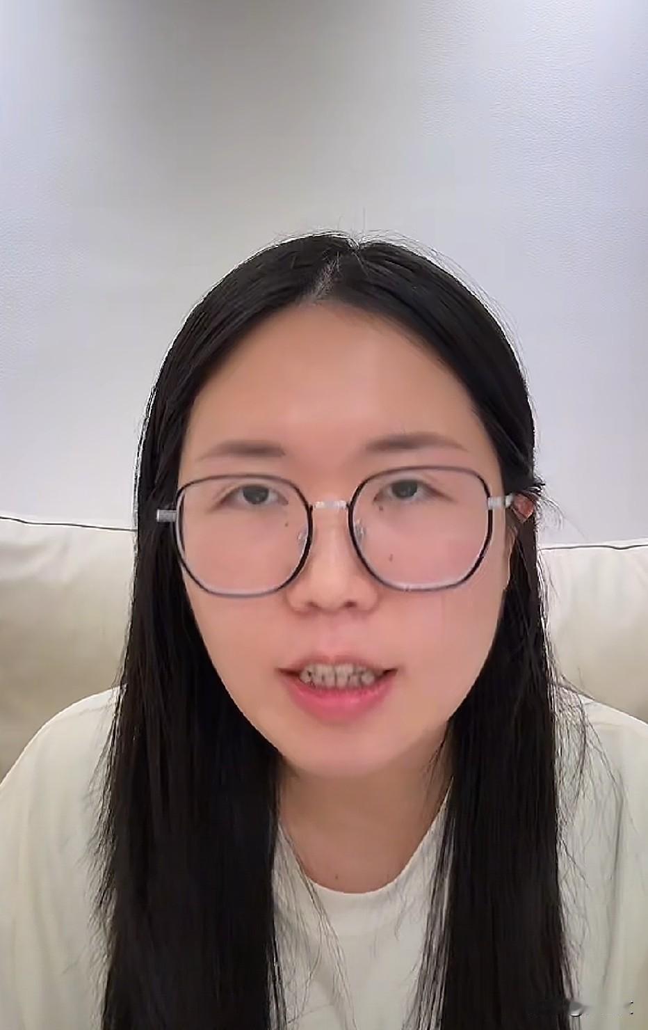 29岁的小魏今天又直播了，她也是想收到更多的信息，因为妈妈快等不及了，也希望最后