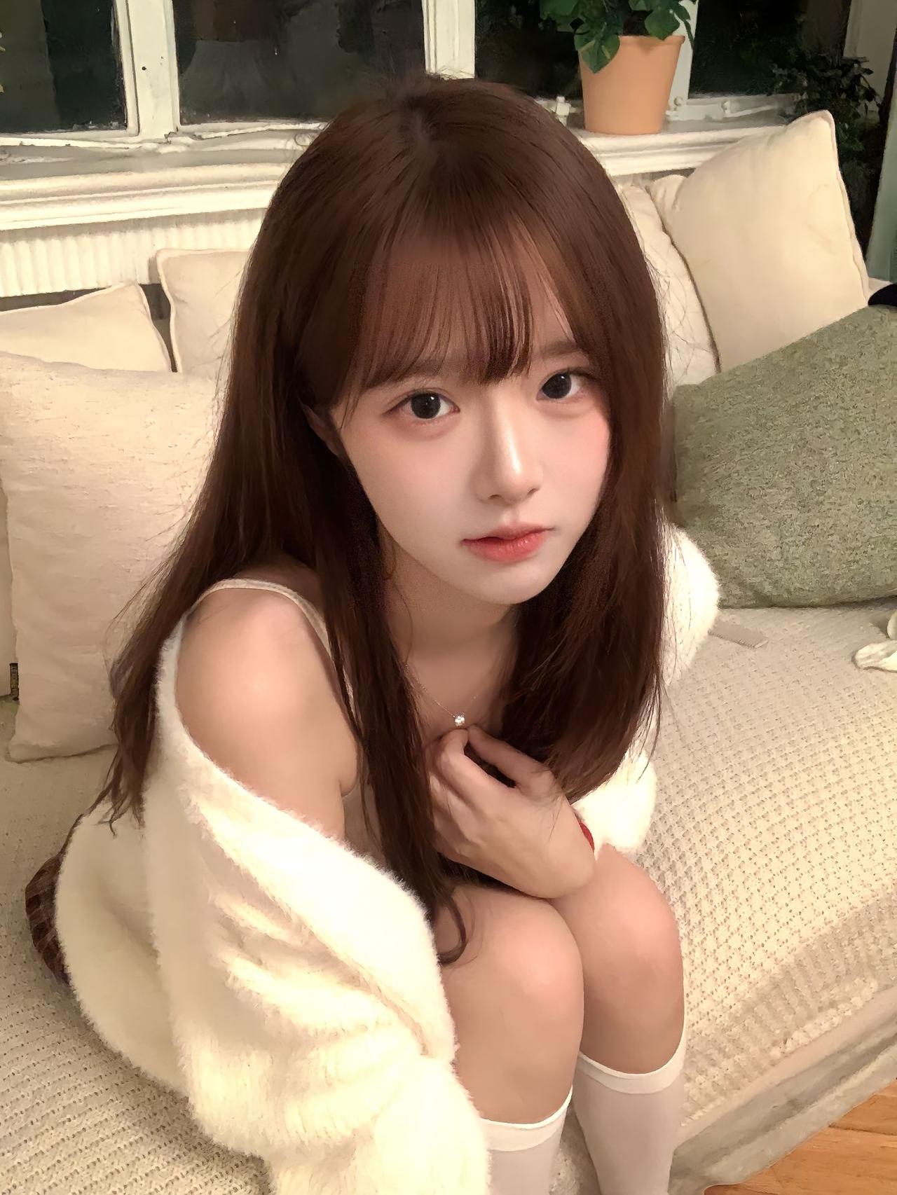 她一定比我成熟。