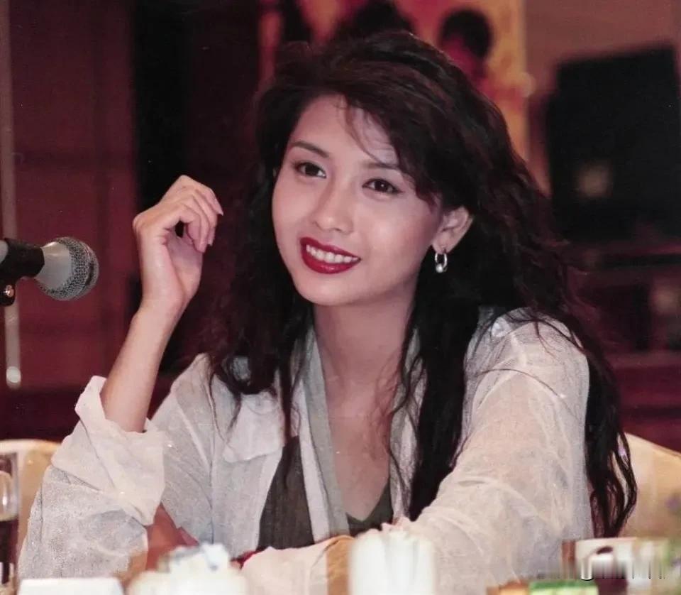 邱淑贞25岁的大女儿沈月最近受访聊择偶，直接把标准摊得明明白白，还说已经把所有追