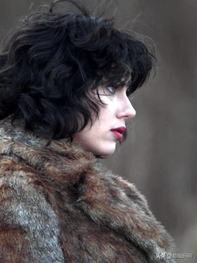 2013年《皮囊之下》中的斯嘉丽·约翰逊