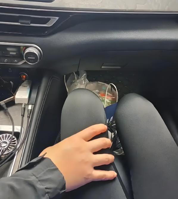 “色迷心窍！” 湖南长沙，一名女子搭乘顺风车返程，路上被司机刻意安排坐到副驾。等